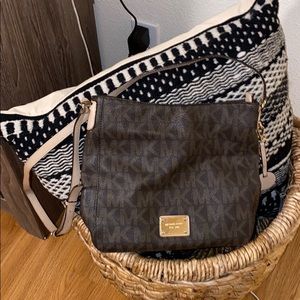 Michael kors crossbody bag